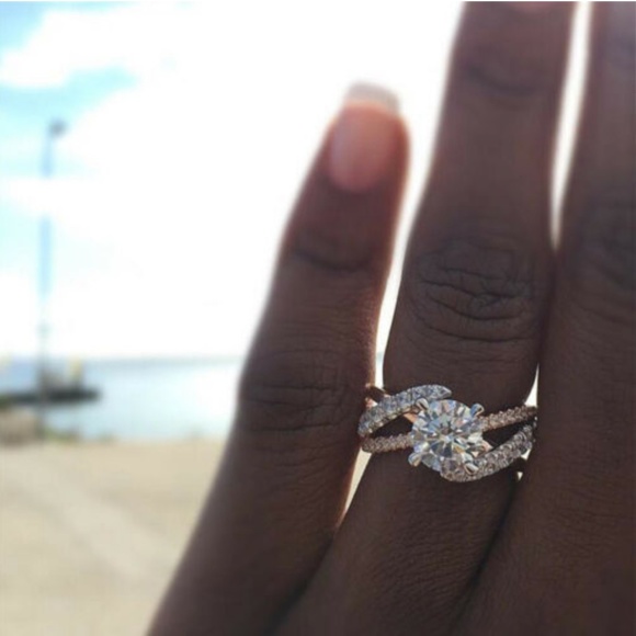 New 925 Silver Round Cut White Sapphire Ring, cute Ring, shiny Ring. - Picture 2 of 2